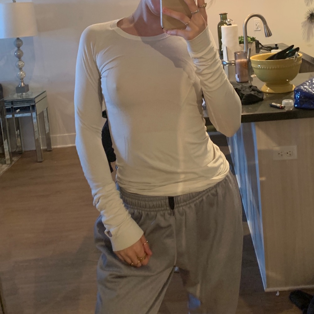 LULULEMON LONG SLEEVE SIZE 6